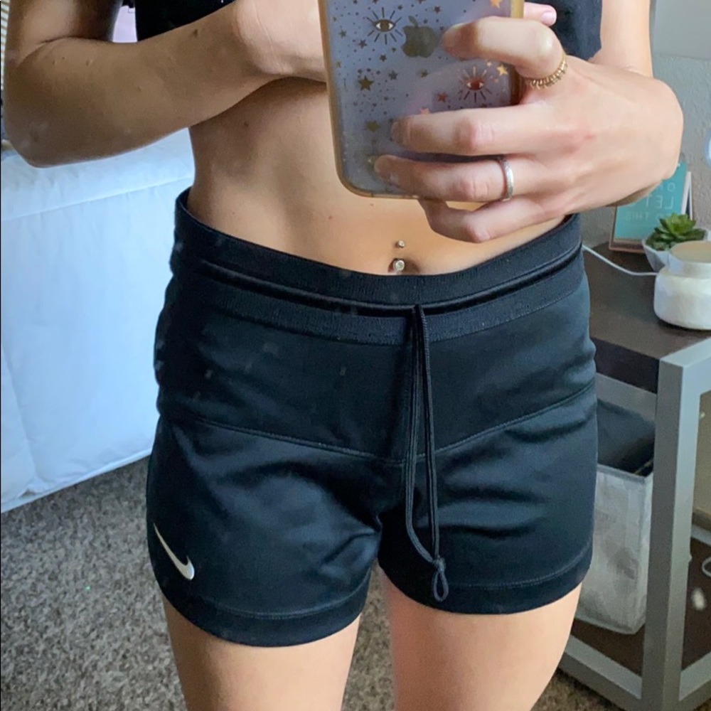 NIKE - Black Elastic Waistband Shorts XS